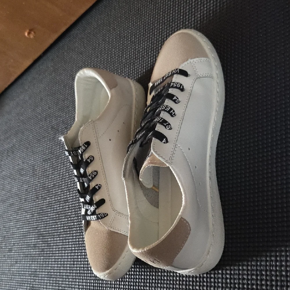 Vintage Havana Women's White and Brown Star Sneakers - Picture 5 of 10